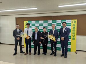福島信用金庫、会長集合写真